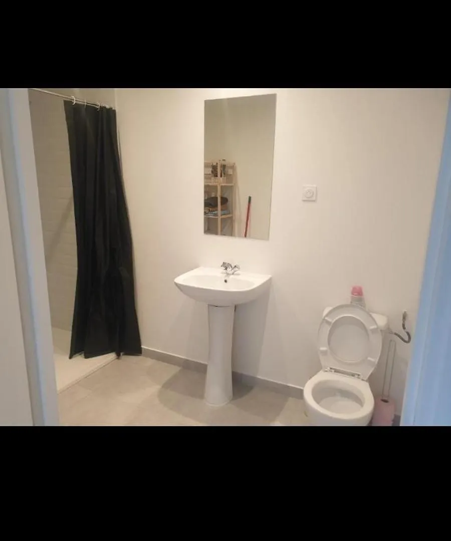 Grand Appartement, 2 Ou 3 Ou 4 Pieces, Tramway Sur Place, Proche Gare Sncf St Augustin 5 Min, Aeroport A 7 Min, Plage Ou Allianz Riviera 10 Min, Palais Nikaia 2 Min , Supermarche Sur Place, Parking Possible Si Disponible Ou Payant A 1000 Metre Nice 0*,