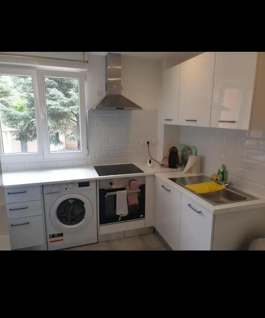 Grand Appartement, 2 Ou 3 Ou 4 Pieces, Tramway Sur Place, Proche Gare Sncf St Augustin 5 Min, Aeroport A 7 Min, Plage Ou Allianz Riviera 10 Min, Palais Nikaia 2 Min , Supermarche Sur Place, Parking Possible Si Disponible Ou Payant A 1000 Metre Nice 0*,