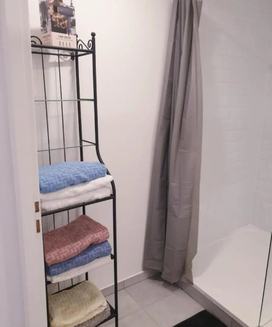 Grand Appartement, 2 Ou 3 Ou 4 Pieces, Tramway Sur Place, Proche Gare Sncf St Augustin 5 Min, Aeroport A 7 Min, Plage Ou Allianz Riviera 10 Min, Palais Nikaia 2 Min , Supermarche Sur Place, Parking Possible Si Disponible Ou Payant A 1000 Metre Nice Appartement