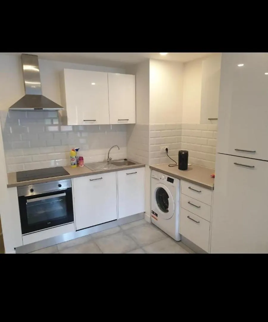 Grand Appartement, 2 Ou 3 Ou 4 Pieces, Tramway Sur Place, Proche Gare Sncf St Augustin 5 Min, Aeroport A 7 Min, Plage Ou Allianz Riviera 10 Min, Palais Nikaia 2 Min , Supermarche Sur Place, Parking Possible Si Disponible Ou Payant A 1000 Metre Nice Apartment
