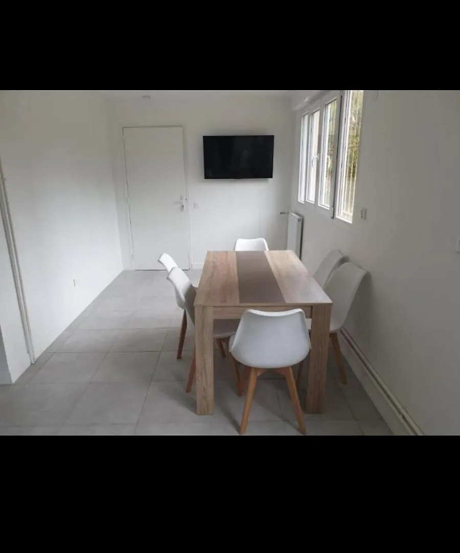 Apartment Grand Appartement, 2 Ou 3 Ou 4 Pieces, Tramway Sur Place, Proche Gare Sncf St Augustin 5 Min, Aeroport A 7 Min, Plage Ou Allianz Riviera 10 Min, Palais Nikaia 2 Min , Supermarche Sur Place, Parking Possible Si Disponible Ou Payant A 1000 Metre Nice