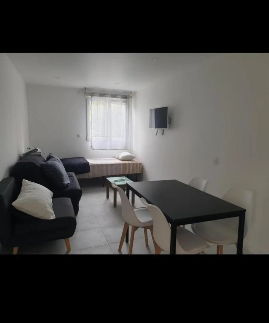 Apartment Grand Appartement, 2 Ou 3 Ou 4 Pieces, Tramway Sur Place, Proche Gare Sncf St Augustin 5 Min, Aeroport A 7 Min, Plage Ou Allianz Riviera 10 Min, Palais Nikaia 2 Min , Supermarche Sur Place, Parking Possible Si Disponible Ou Payant A 1000 Metre Nice