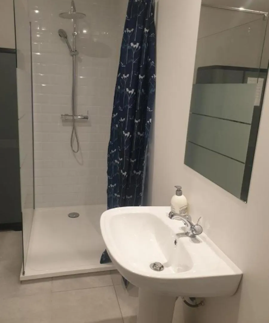 Grand Appartement, 2 Ou 3 Ou 4 Pieces, Tramway Sur Place, Proche Gare Sncf St Augustin 5 Min, Aeroport A 7 Min, Plage Ou Allianz Riviera 10 Min, Palais Nikaia 2 Min , Supermarche Sur Place, Parking Possible Si Disponible Ou Payant A 1000 Metre Nice Apartment