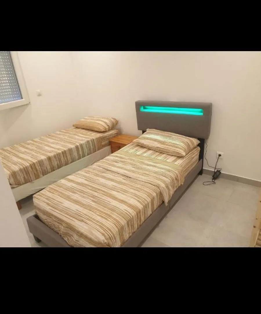 Grand Appartement, 2 Ou 3 Ou 4 Pieces, Tramway Sur Place, Proche Gare Sncf St Augustin 5 Min, Aeroport A 7 Min, Plage Ou Allianz Riviera 10 Min, Palais Nikaia 2 Min , Supermarche Sur Place, Parking Possible Si Disponible Ou Payant A 1000 Metre Nice Apartment