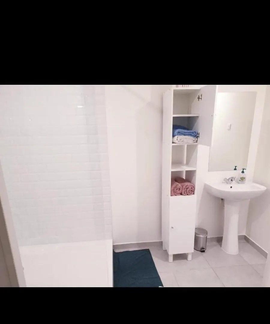 Grand Appartement, 2 Ou 3 Ou 4 Pieces, Tramway Sur Place, Proche Gare Sncf St Augustin 5 Min, Aeroport A 7 Min, Plage Ou Allianz Riviera 10 Min, Palais Nikaia 2 Min , Supermarche Sur Place, Parking Possible Si Disponible Ou Payant A 1000 Metre Nice Apartment